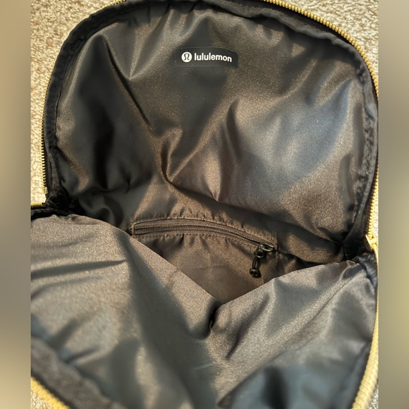 LULULEMON All Night Festival Bag 5L - Black/Gold - Picture 4 of 5